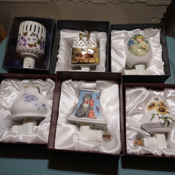 Porcelain Night Light - Picture 2 of 13